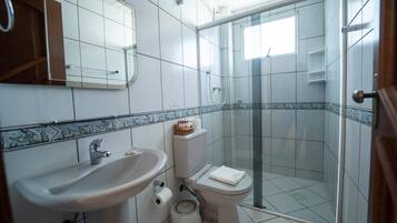 Doccia, set di cortesia gratuito, bidet, asciugamani