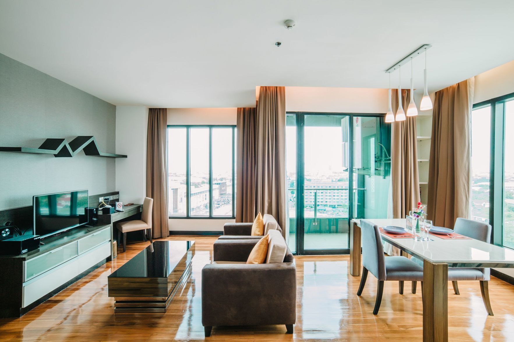 Living area | 40-inch flat-screen TV with digital channels, TV