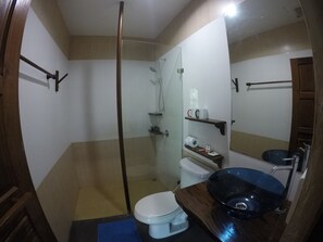 Phòng Deluxe | Buồng tắm vòi sen