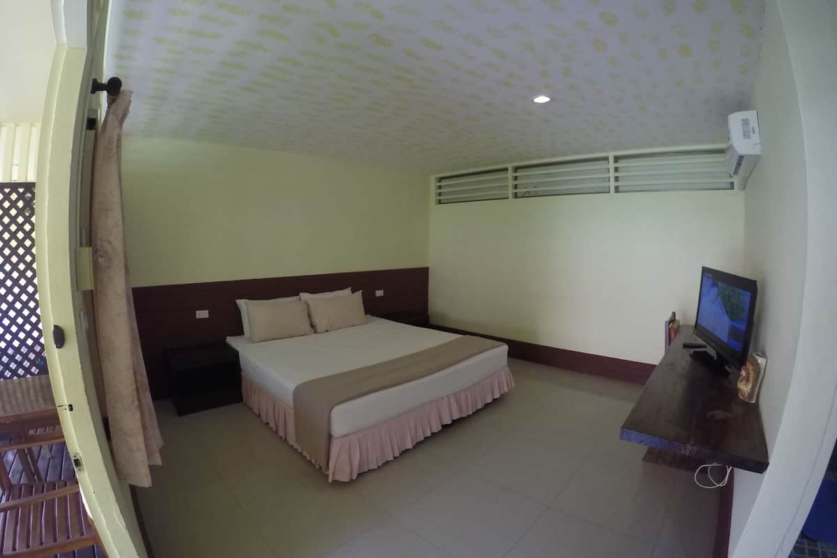 Double Room, Garden Area | 1 bedroom, in-room safe, desk, free WiFi