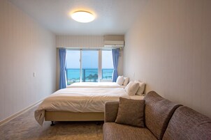 Standard Twin Room | Living area | 40-inch flat-screen TV with digital channels, TV, DVD player