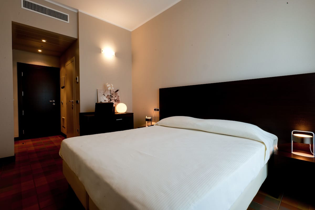 1 chambre, minibar, coffres-forts dans les chambres