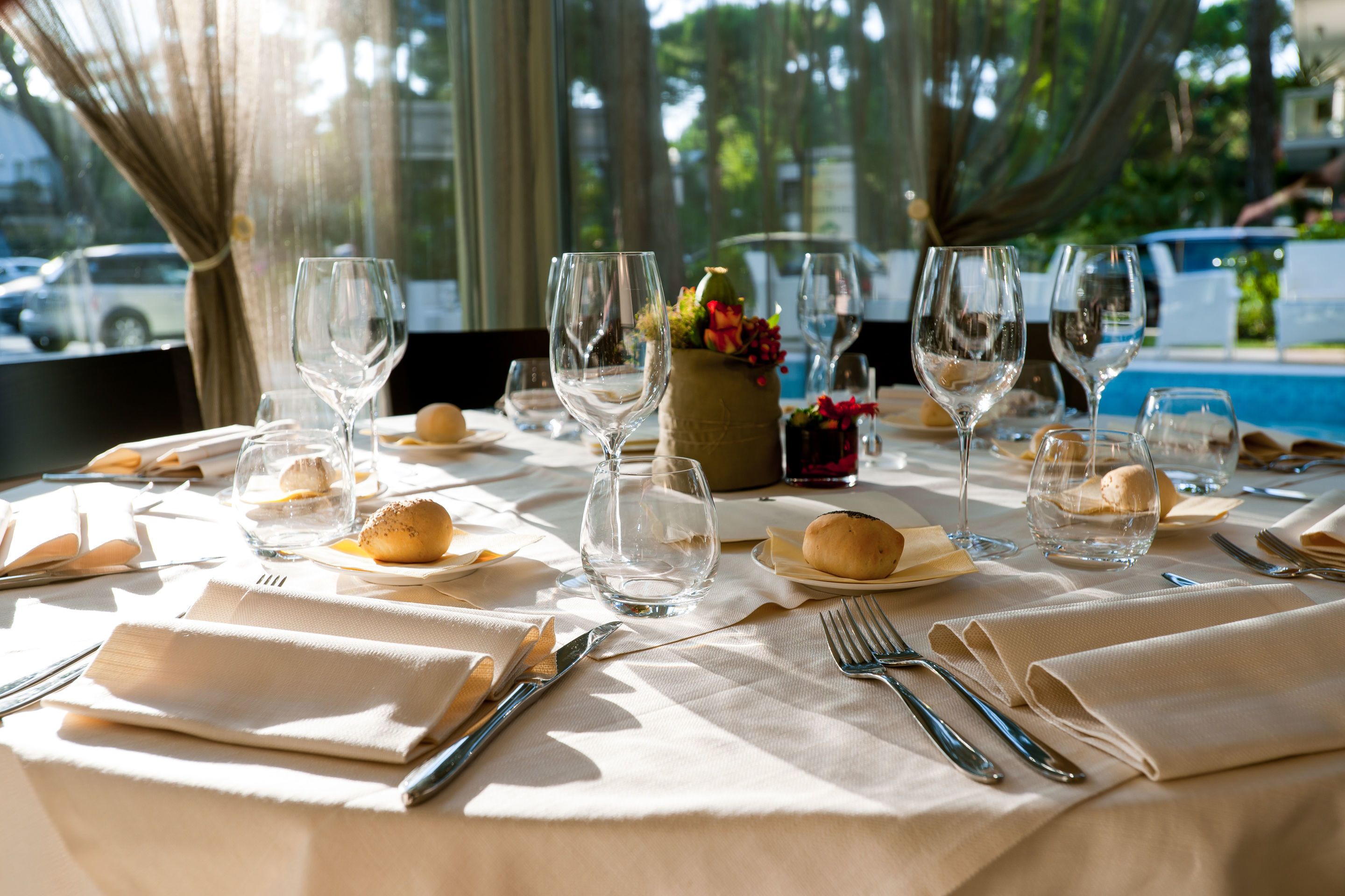 Déjeuner et dîner servis sur place, spécialités Cuisine internationale