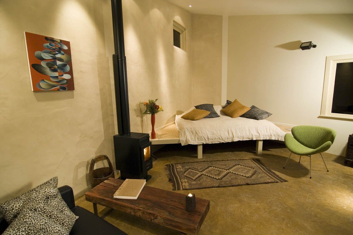 Queen Studio Lower | 1 bedroom, down duvets, individually decorated, individually furnished