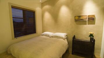 1 Schlafzimmer, Daunenbettdecken, individuell dekoriert