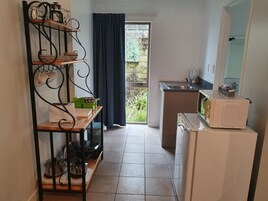 冰箱、微波炉、炉灶、茶具/咖啡用具