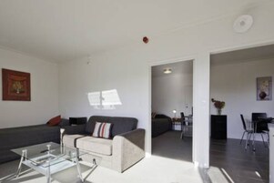 公寓, 1 间卧室, 无烟房 | 起居区 | 32-英寸液晶电视 （配备数码频道）、电视