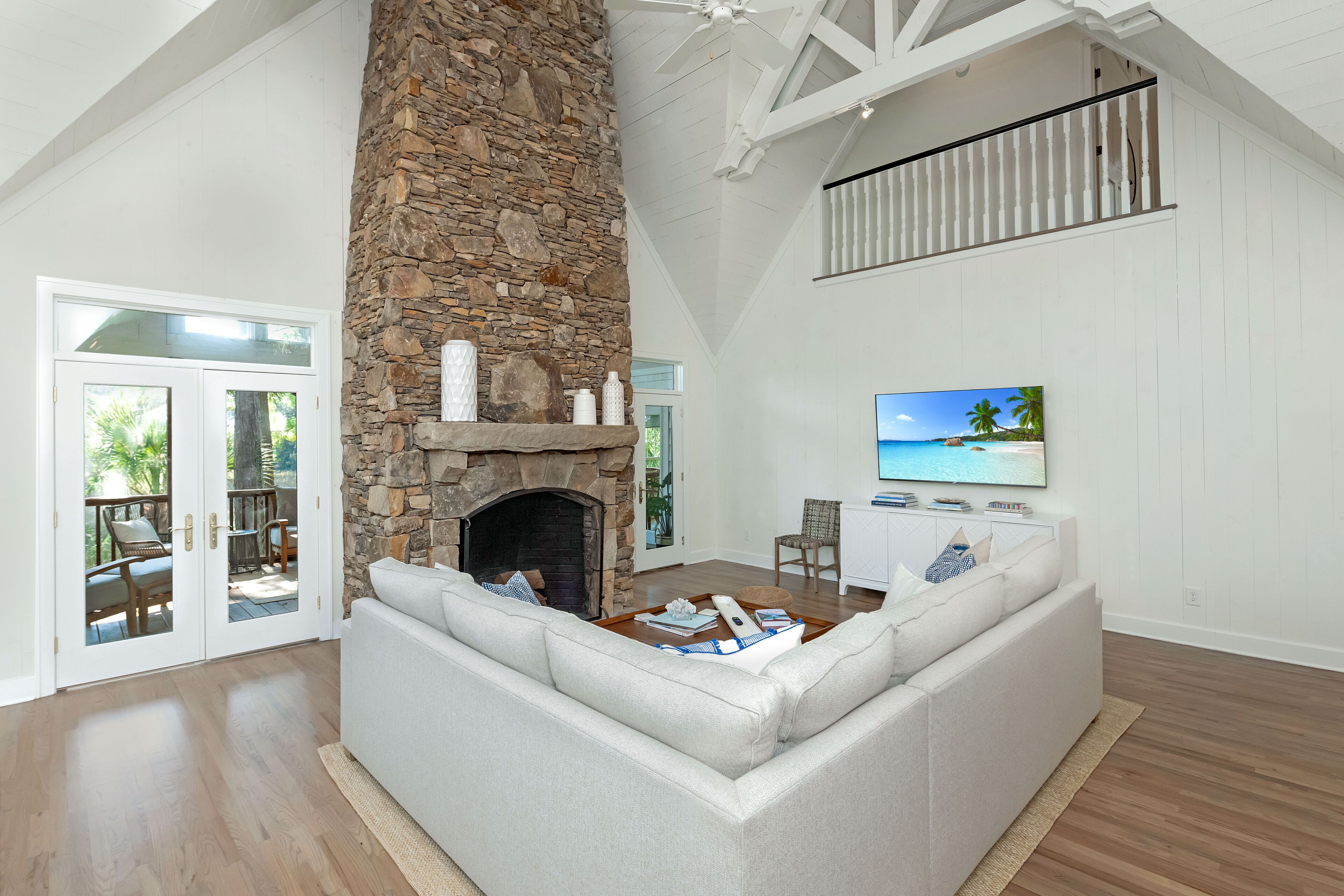 29 Marsh Cottage: 3BR Home with Marsh Views, Screened Porch, Beach/Bike Credit