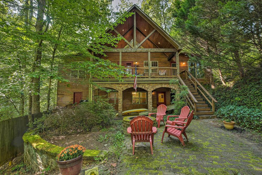 Cozy Cabin w\/ Deck, Walk to Wildcat Creek & Dining