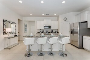 Fridge, microwave, oven, stovetop - Enjoy a Holiday of a Lifetime in a Luxury Villa on Solterra Resort, Orlando Villa 3691 (Orlando)