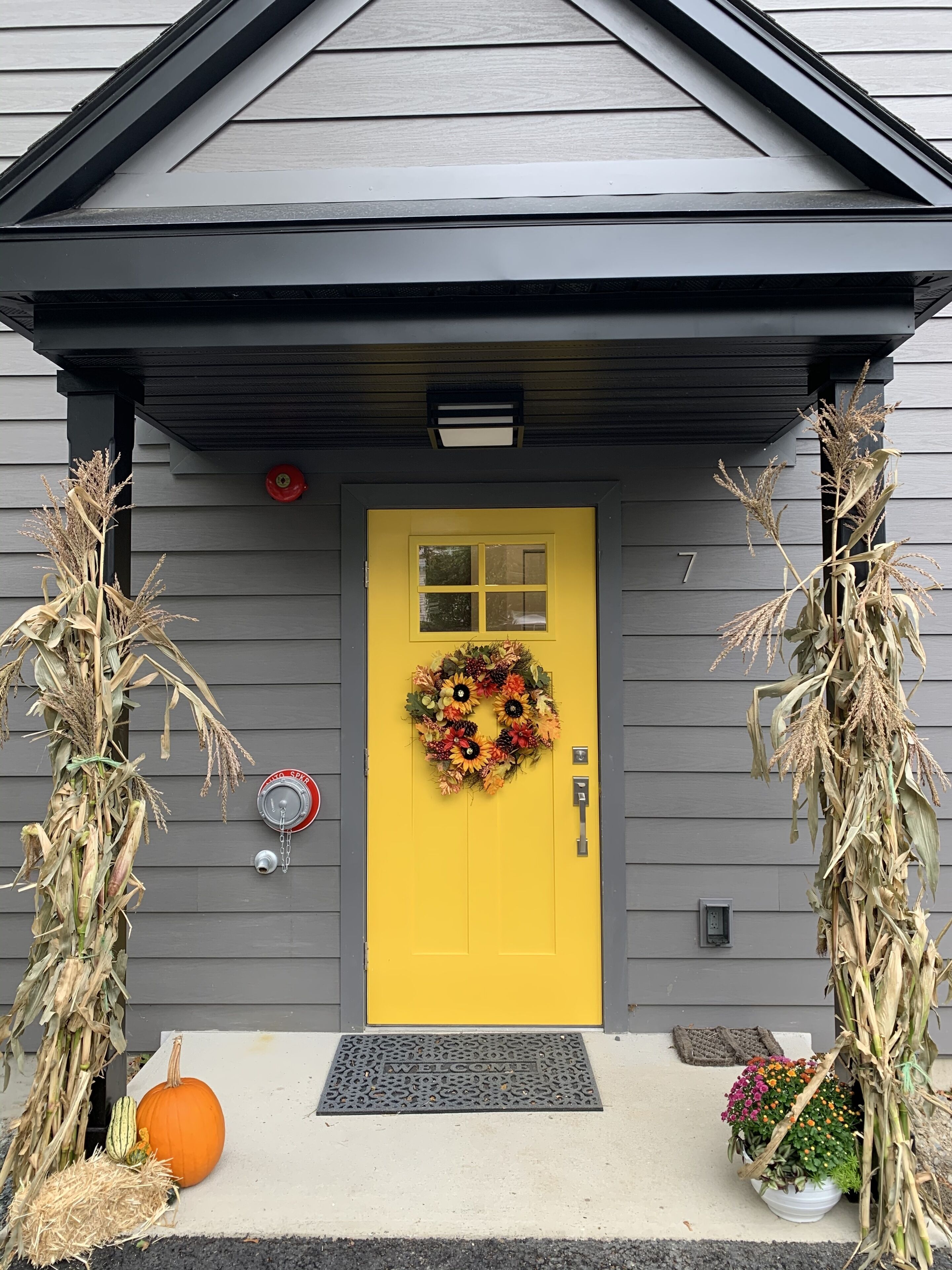 Apt. C: 2nd floor beautiful 1BR/1B suite in the heart of downtown Bar Harbor