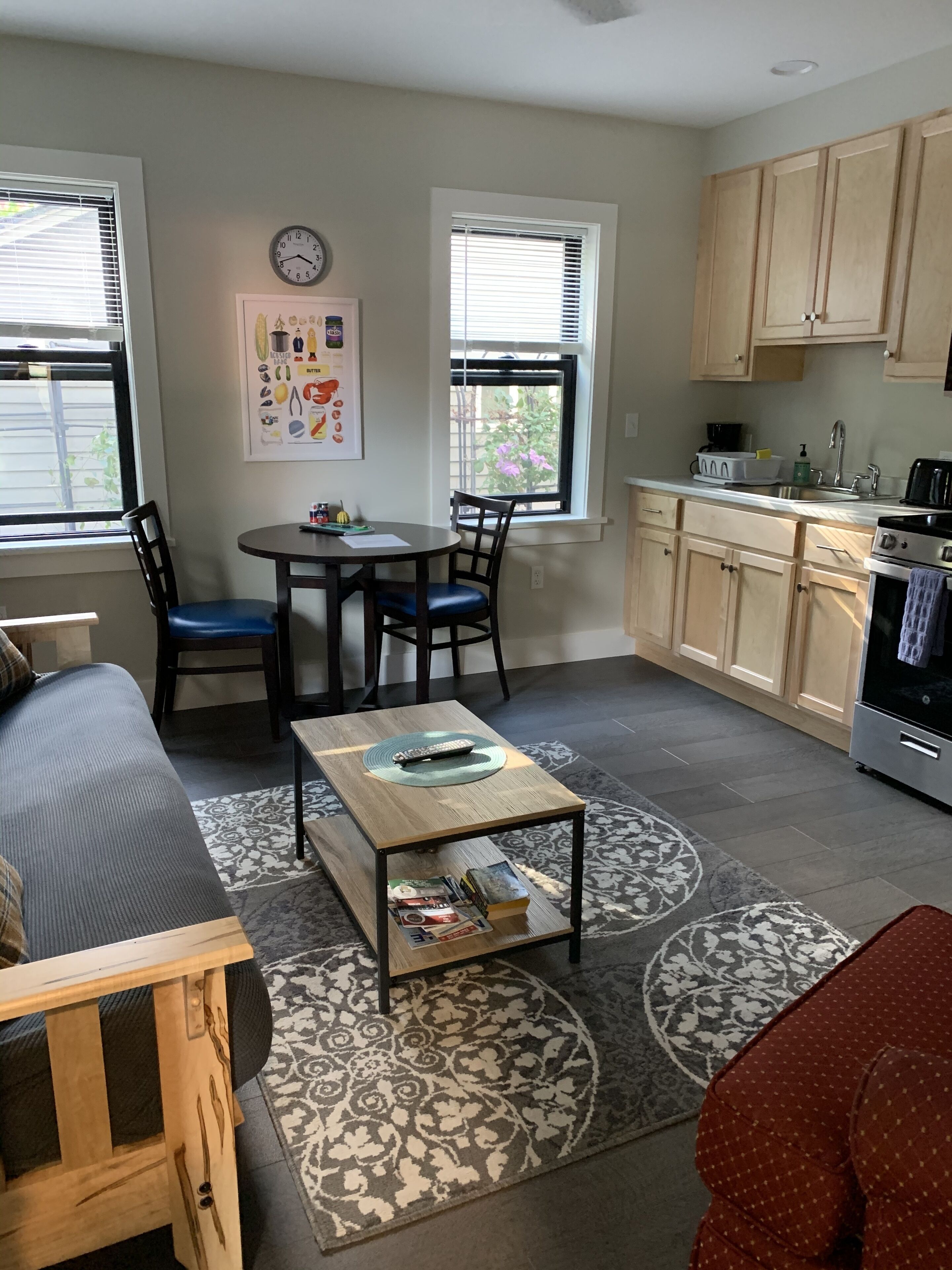 Apt. C: 2nd floor beautiful 1BR/1B suite in the heart of downtown Bar Harbor