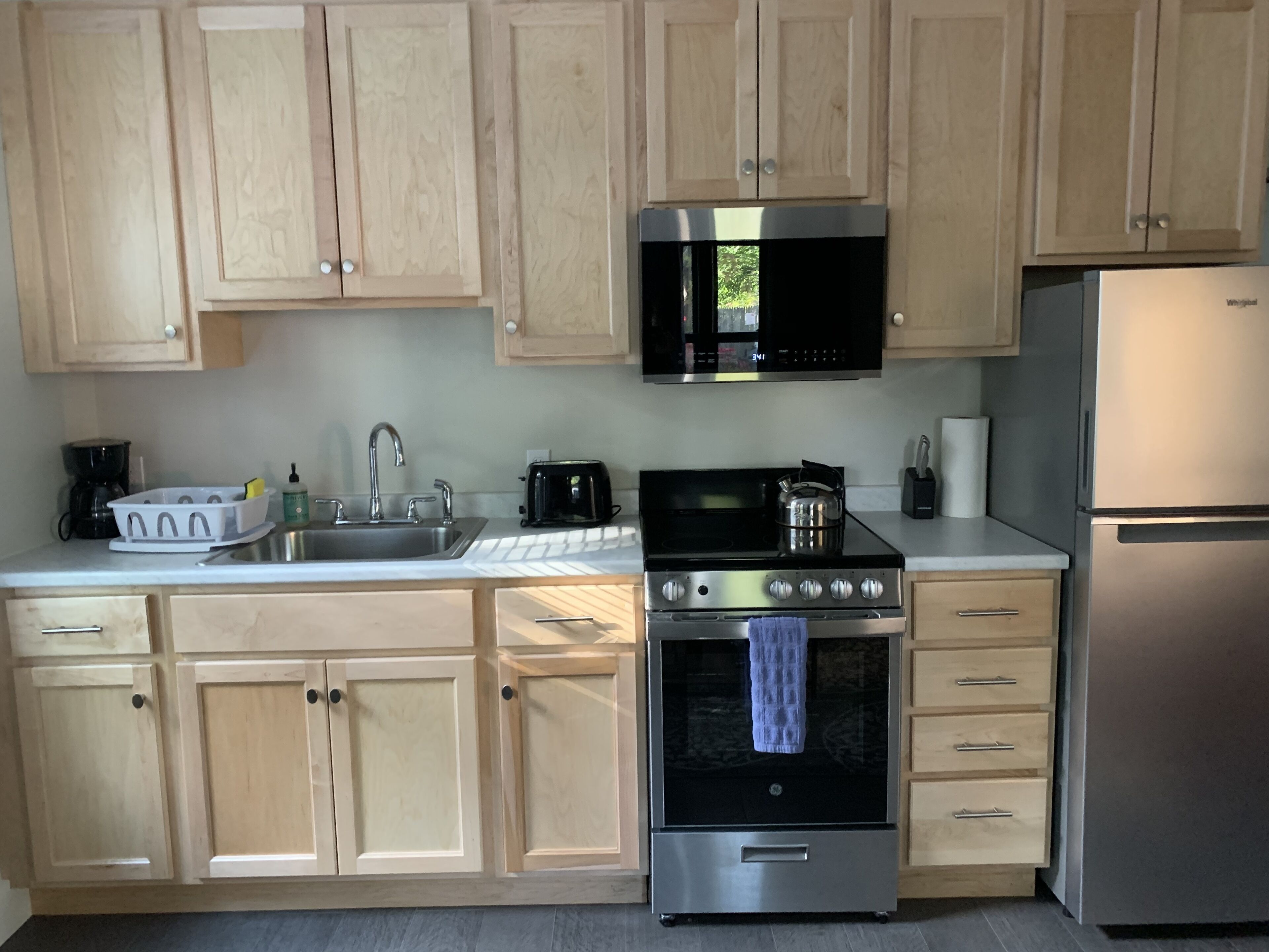 Apt. C: 2nd floor beautiful 1BR/1B suite in the heart of downtown Bar Harbor