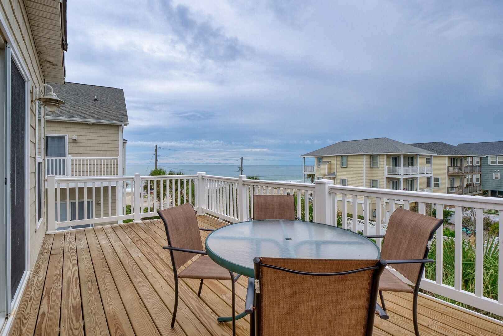 4 Bedroom Oceanview, Beach and Community Pool