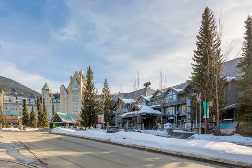 Luxury Village 2BR: Steps to Lifts with AC + Gym!