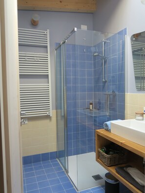 Shower, hair dryer, slippers, bidet - Conti house, a cultural experience in the footsteps of Shakespeare (Padova)