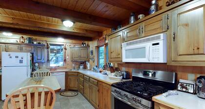 Lakefront Cabin on a Double Lot w/ 500' of Pebble Beach, Outdoor Fireplace, WiFi