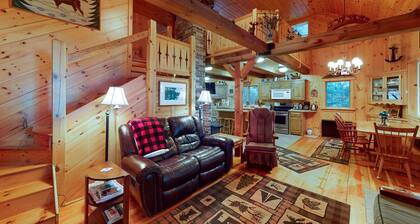 Lakefront Cabin on a Double Lot w/ 500' of Pebble Beach, Outdoor Fireplace, WiFi