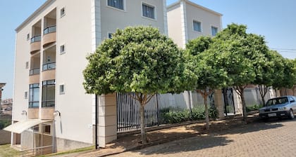 MUZAMBINHO CLOSE TO DOWNTOWN... CANAÃ