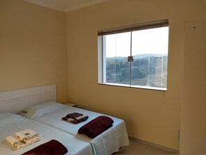 2 chambres, fer et planche à repasser, Wi-Fi, draps fournis