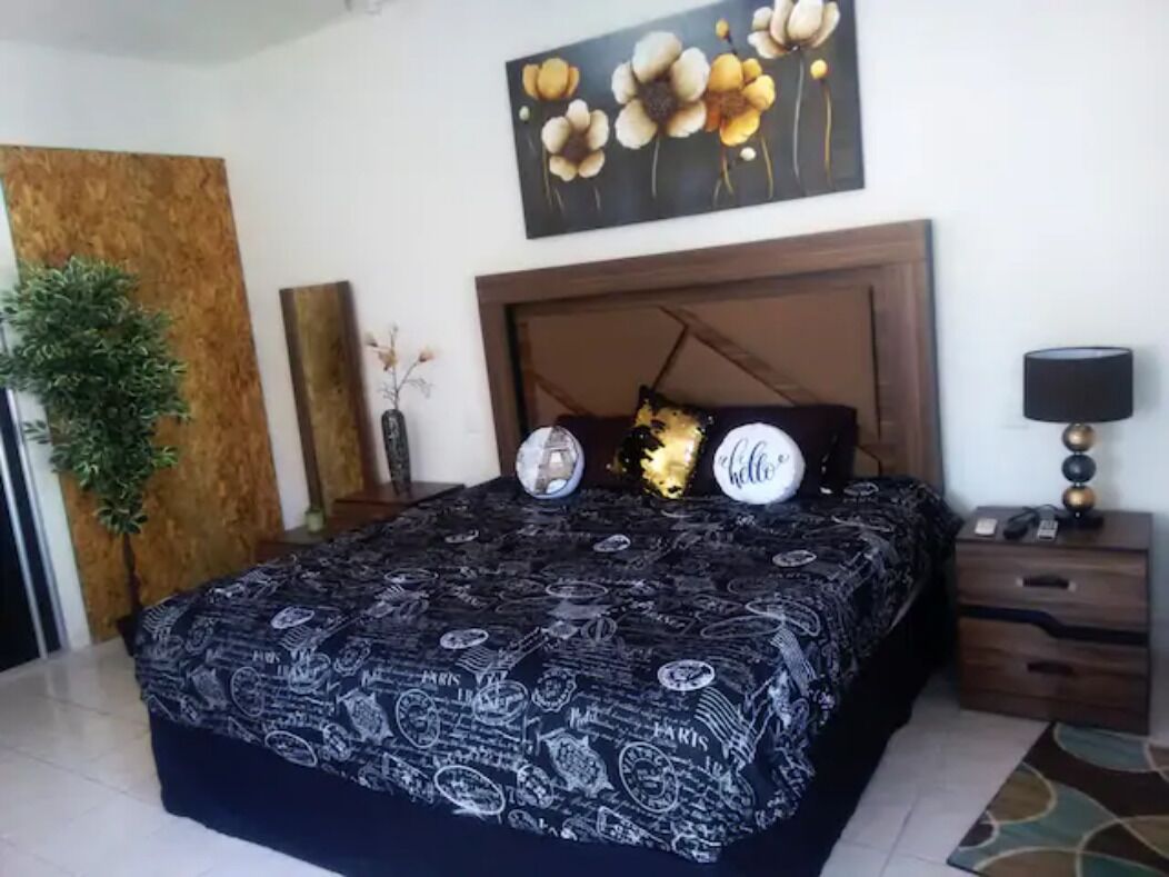 Dept. whole 5 minutes from downtown and CSL beach