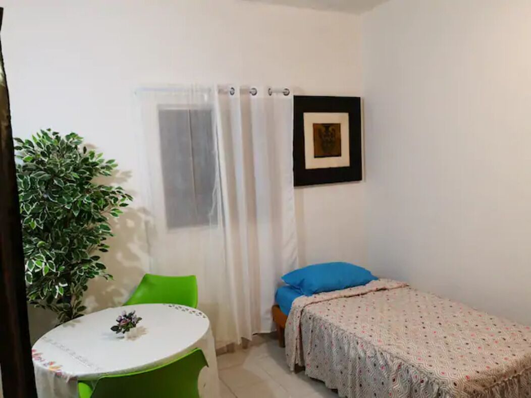 Dept. whole 5 minutes from downtown and CSL beach