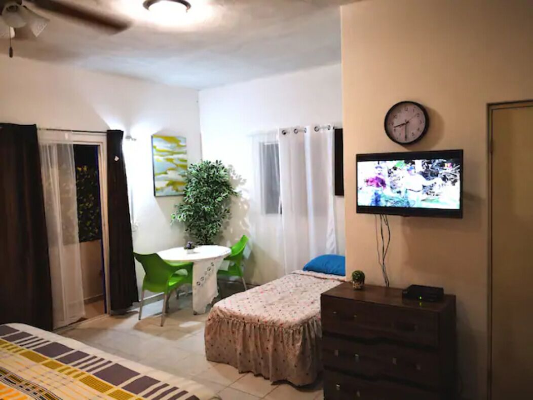 Dept. whole 5 minutes from downtown and CSL beach