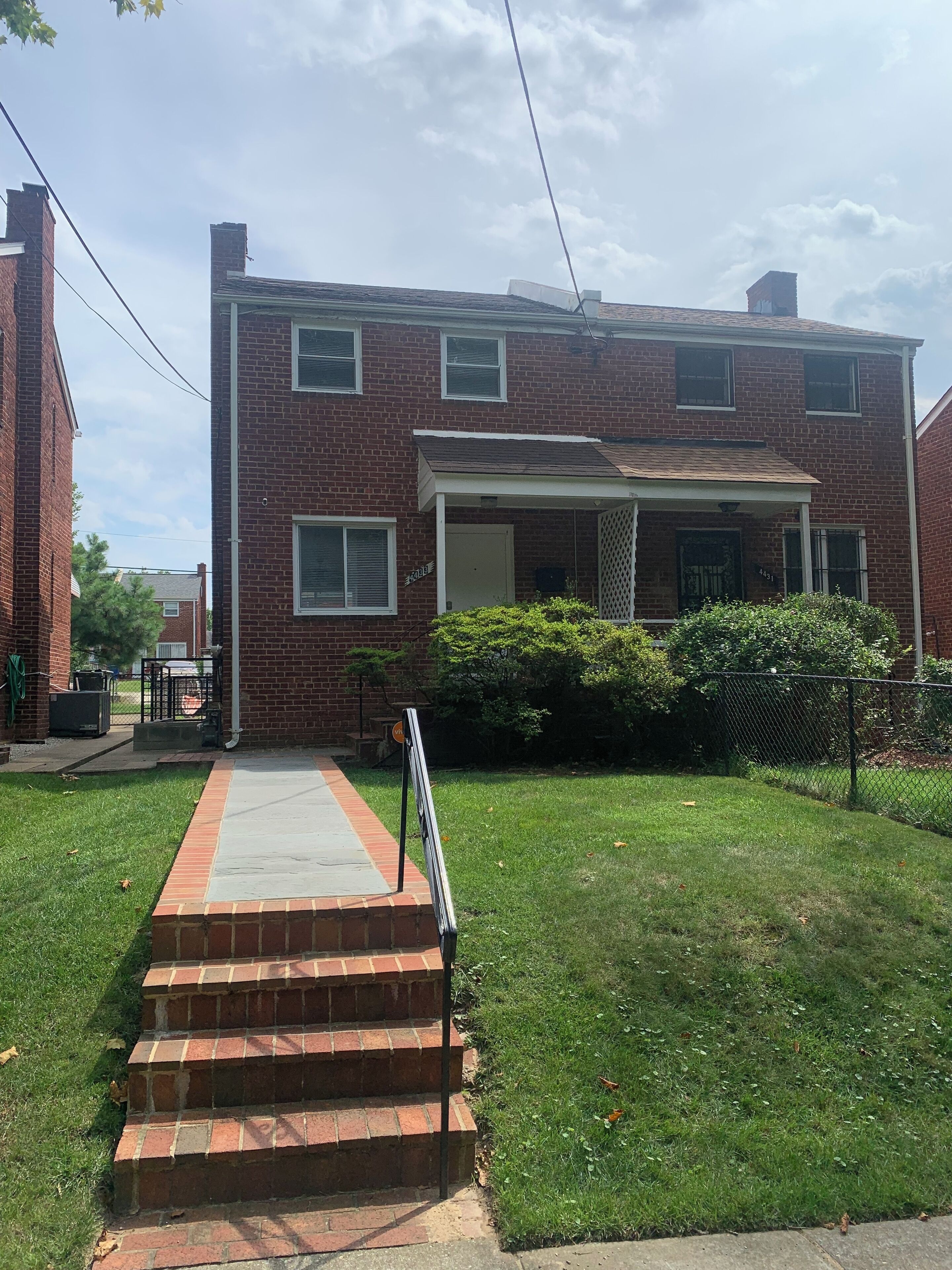 Cozy Two Bedroom with parking!