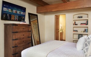 2 bedrooms, iron/ironing board, travel cot, Internet - 🌲Timberline C1D Premier 2-Bedroom ~Hot Tub~Pool~WiFi~Ski-in/out~Local Shuttle🌲 (Snowmass Village)