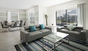 House, Multiple Beds, Private Pool, Pool View | Living room