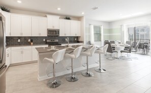 House, Multiple Beds, Private Pool, Pool View | Private kitchen