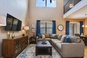 Ferienhaus, Mehrere Betten, eigener Pool, Poolblick | Wohnzimmer