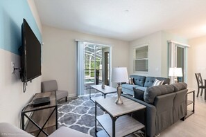 House, Multiple Beds, Private Pool, Pool View | Living room