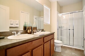 独立别墅, 多张床, 私人游泳池, 泳池景观 | 浴室