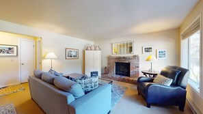 TV, fireplace - Wanderer Way Home - Cozy Alpine Gem, Minutes From Downtown & Pet Friendly (Ketchum)