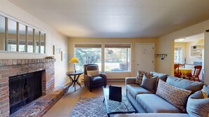 TV, fireplace