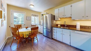 Fridge, microwave, oven, stovetop - Wanderer Way Home - Cozy Alpine Gem, Minutes From Downtown & Pet Friendly (Ketchum)