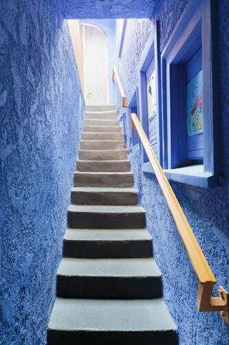 Fun Pop-Art Pad in Silver Lake, Huge Balcony with Park View