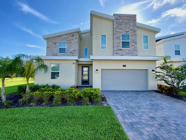 Exterior - Beautiful 8 Bedroom Home in Champions Gate (Kissimmee)