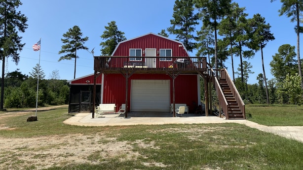A red barn with a balcony, a covered garage, and a flagpole. - Attractive Country Get-a (Abbeville)