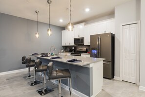 House, Multiple Beds, Private Pool, Pool View | Private kitchen | Fridge, microwave, stovetop, dishwasher - Champions Gate-8919ltsdjgilthp (Davenport)