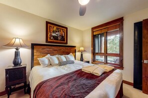 Exterior - Luxury 1 Bedroom Ski in, Ski Out Mountain Vacation Rental Just Steps from the Snowflake Ski Lift in Breckenridge (Breckenridge)