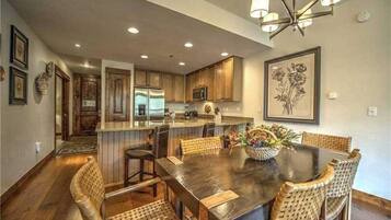 Condo (Breck_BlueSky_402) | Private kitchen | Oven