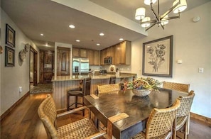 Condo (Breck_BlueSky_402) | Private kitchen | Oven - Luxury 1 Bedroom Ski in, Ski Out Mountain Vacation Rental Just Steps from the Snowflake Ski Lift in Breckenridge (Breckenridge)