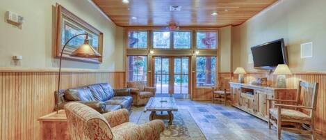 Condo (803-2_Jackpine) | Living room