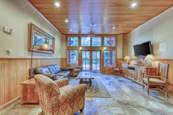 Condo (803-2_Jackpine) | Living room