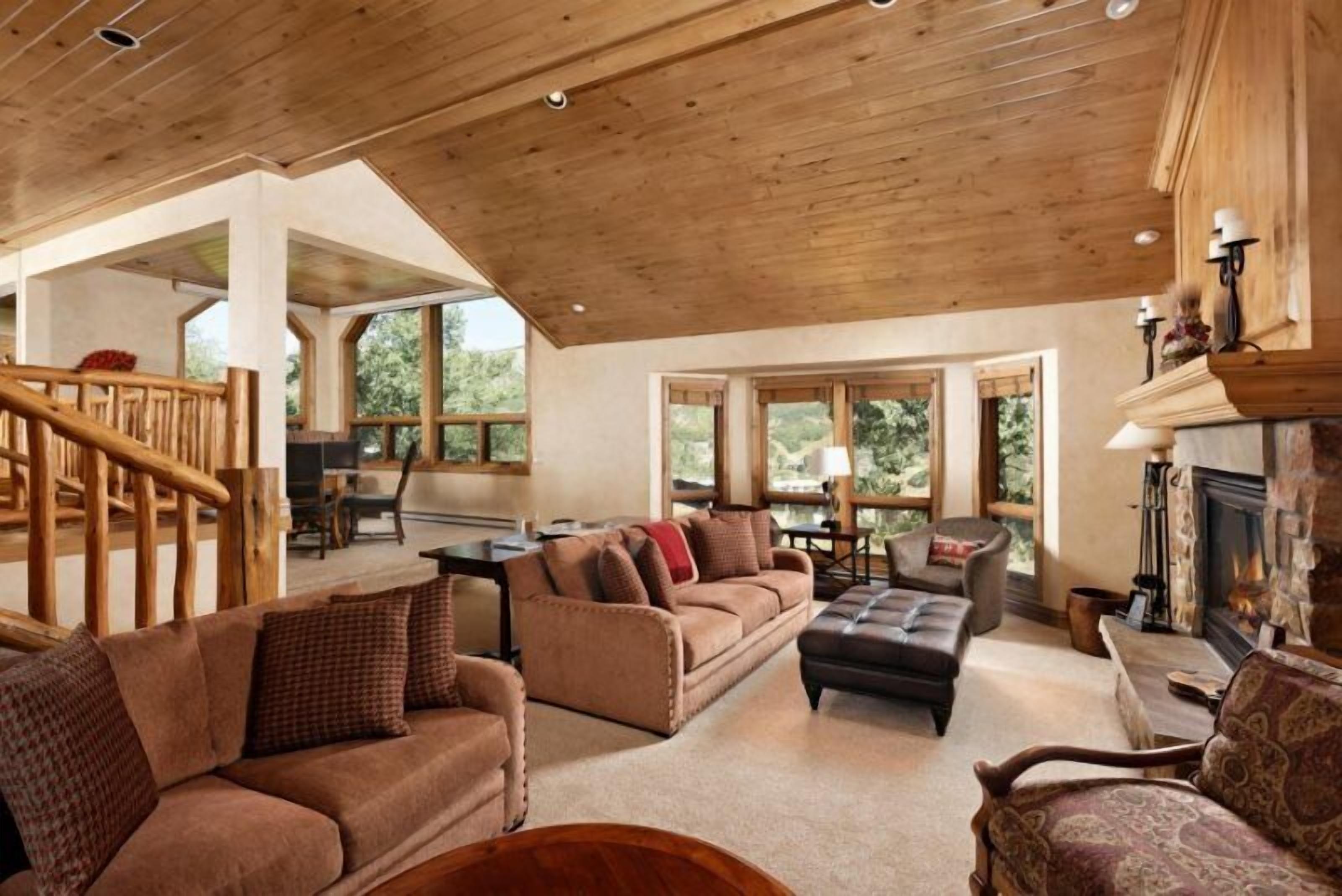 Snowmass Woodrun V 4 Bedroom Ski in, Ski out Mountain Residence in the Heart of Snowmass Village