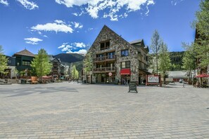 Condo (806-3_Black_Bear) | Exterior