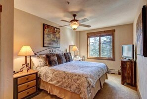 Condo (Breck_Mtn_Thunder_2_5202)