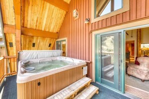 Condo (2663_Tenderfoot_Lodge_4bd) | Spa